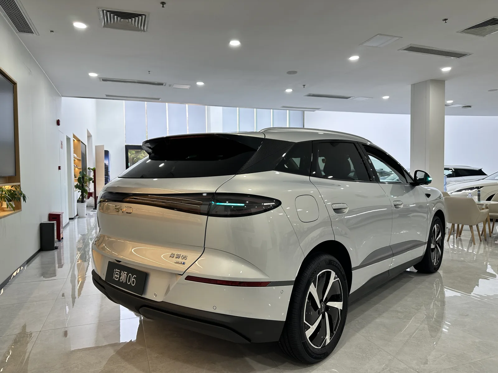 BYD Sea Lion 06 EV rear three-quarter view